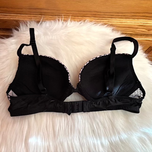 VS Scandalous Very Sexy Push-Up Pigeonnant Bra - 32B (EUC) - Picture 5 of 13